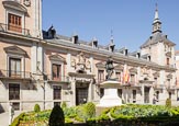 Thumbnail image of Casa de la Villa (former Town Hall) in Plaza de la Villa with arch to Casa de Cisneros, Madrid, Spai